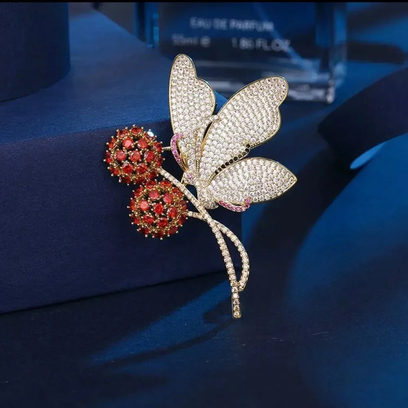 VQ Butterfly Brooch - Picture 2 of 4